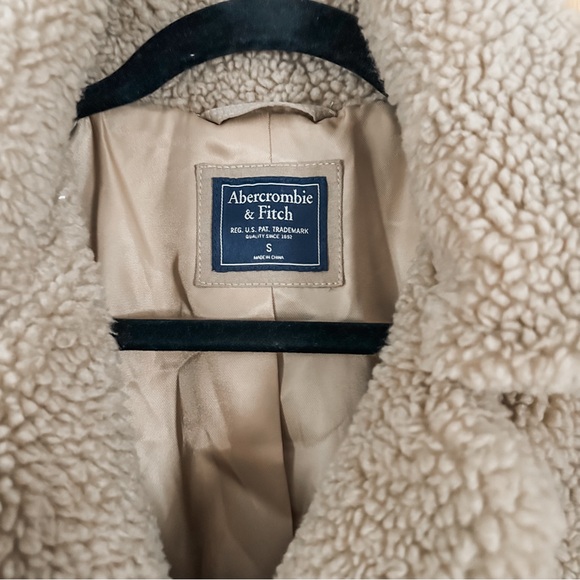 NWOT [abercrombie & fitch] tan teddy coat - Picture 3 of 4